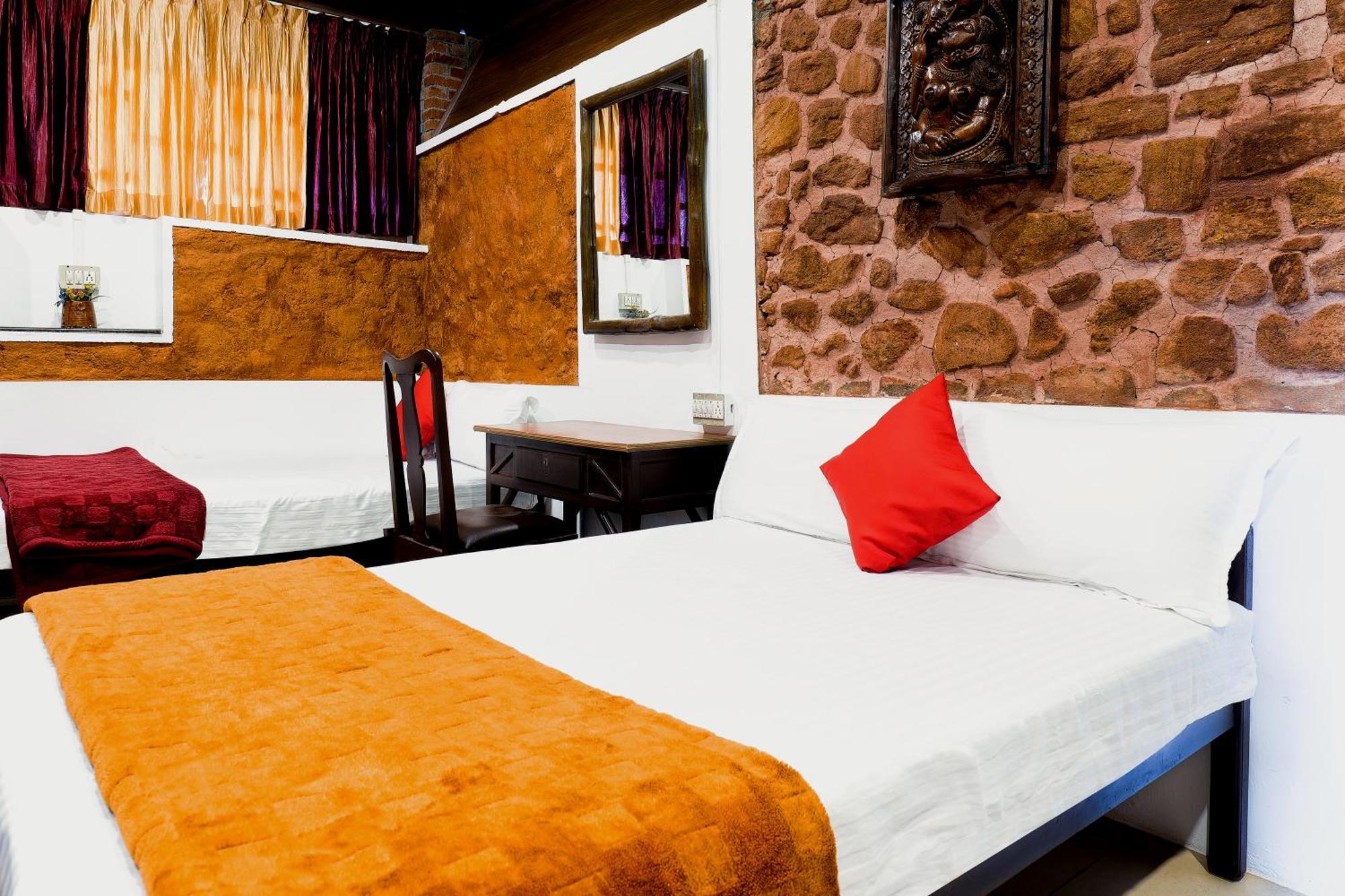 Отель Exotica Holidays Viripara Экстерьер фото