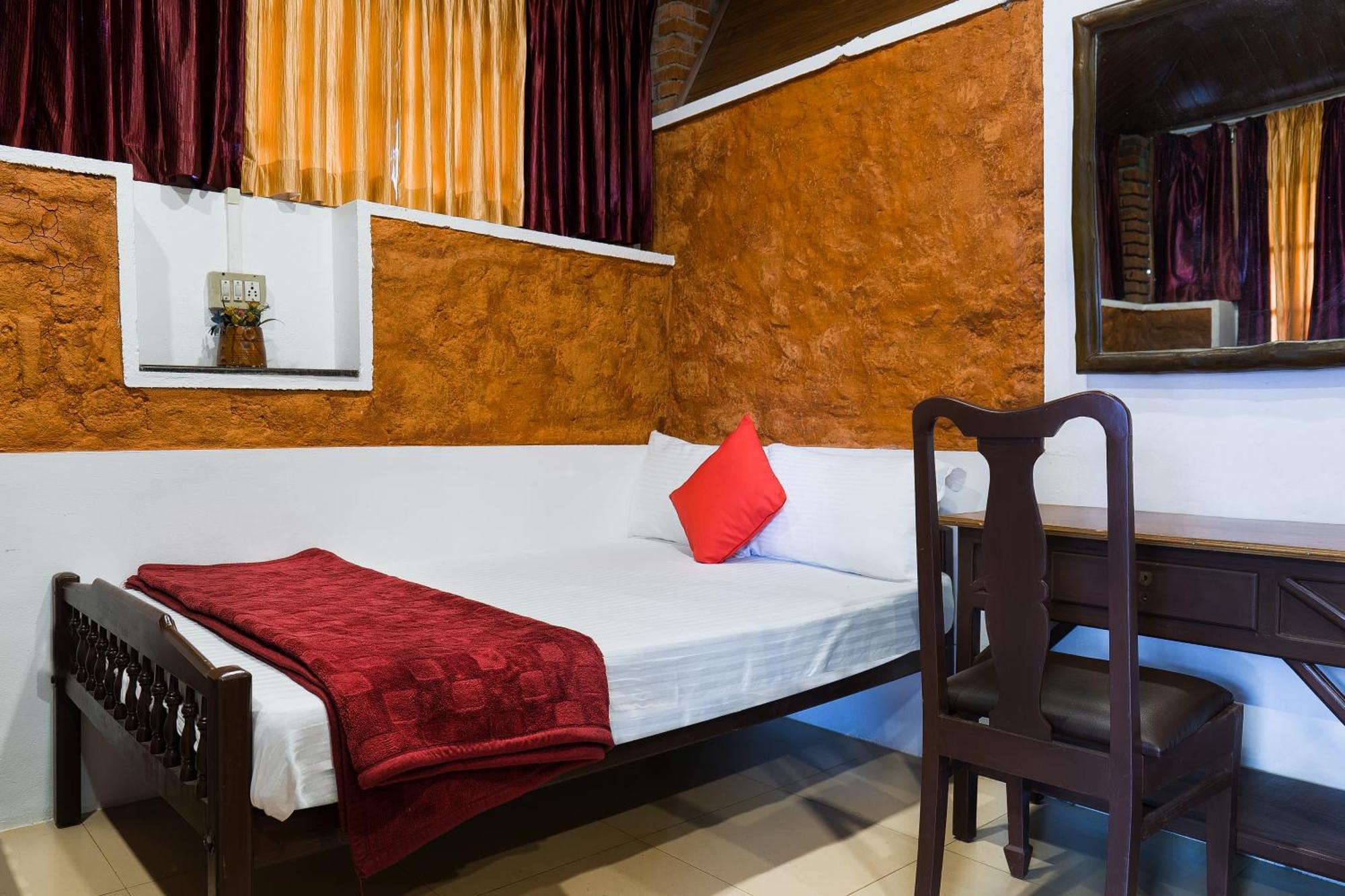 Отель Exotica Holidays Viripara Экстерьер фото