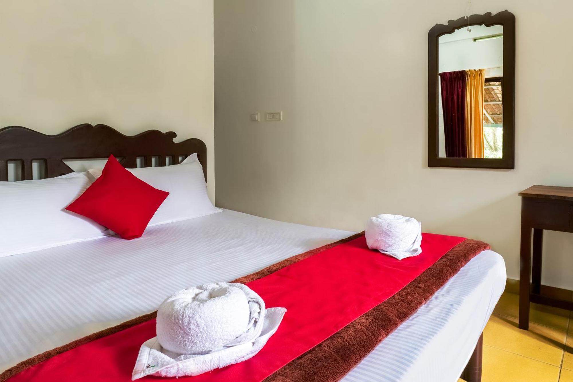 Отель Exotica Holidays Viripara Экстерьер фото