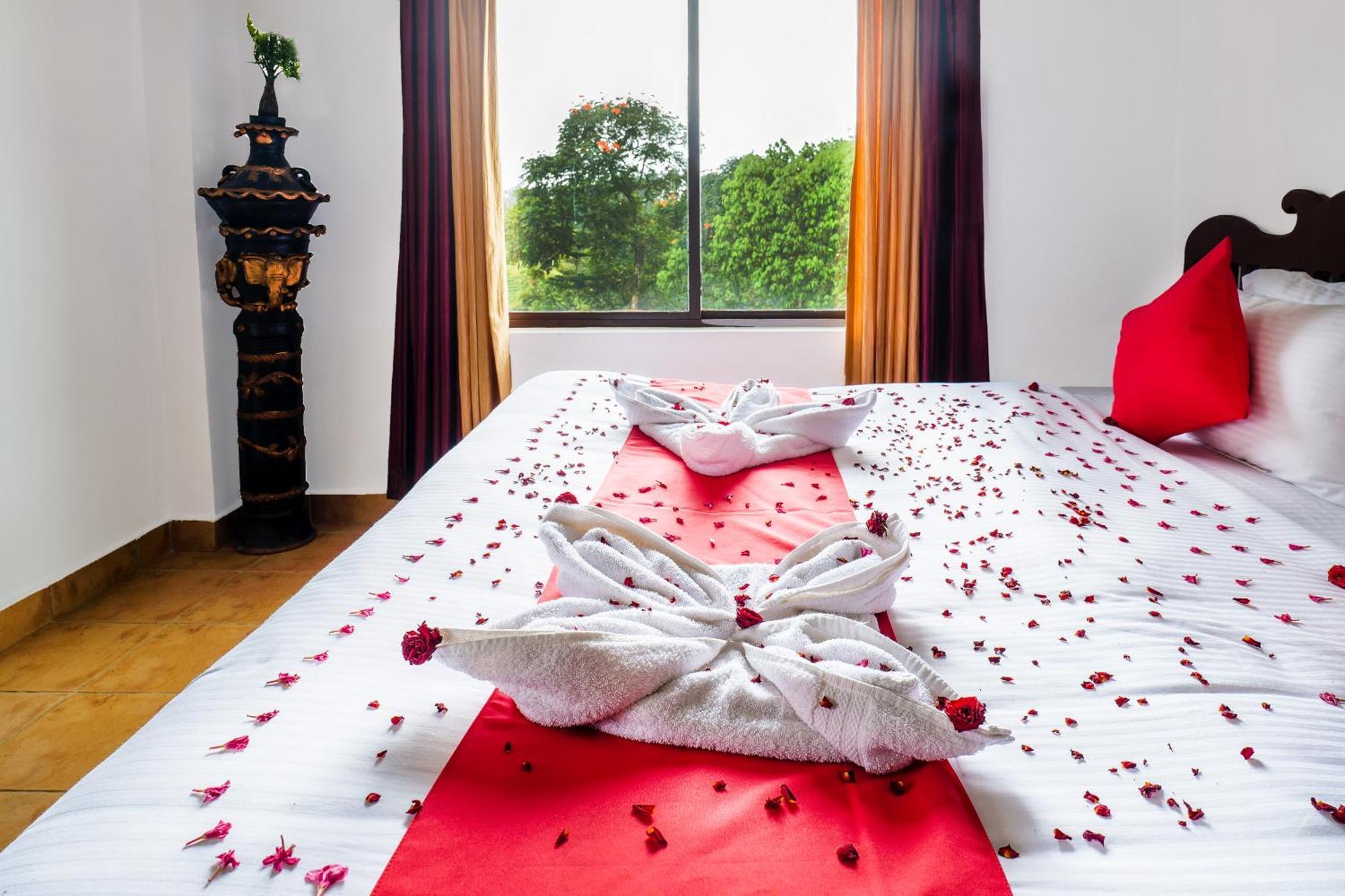 Отель Exotica Holidays Viripara Экстерьер фото