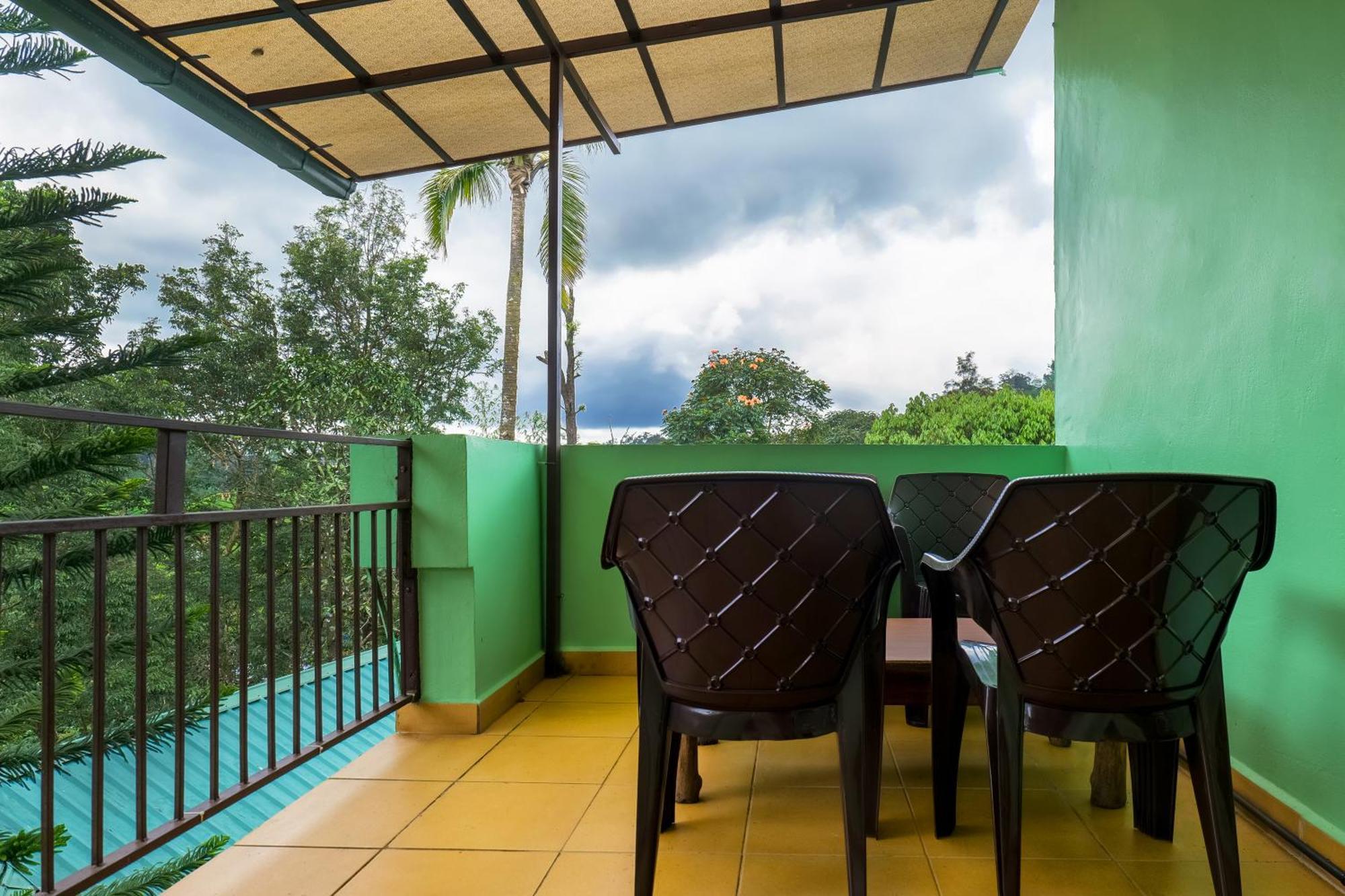 Отель Exotica Holidays Viripara Экстерьер фото