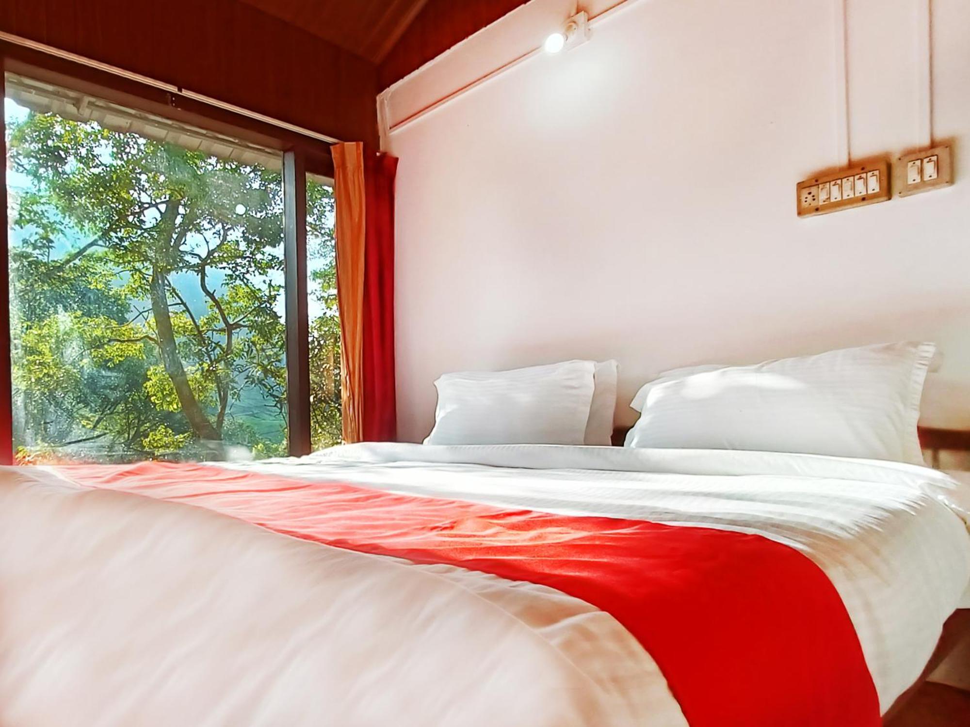 Отель Exotica Holidays Viripara Экстерьер фото