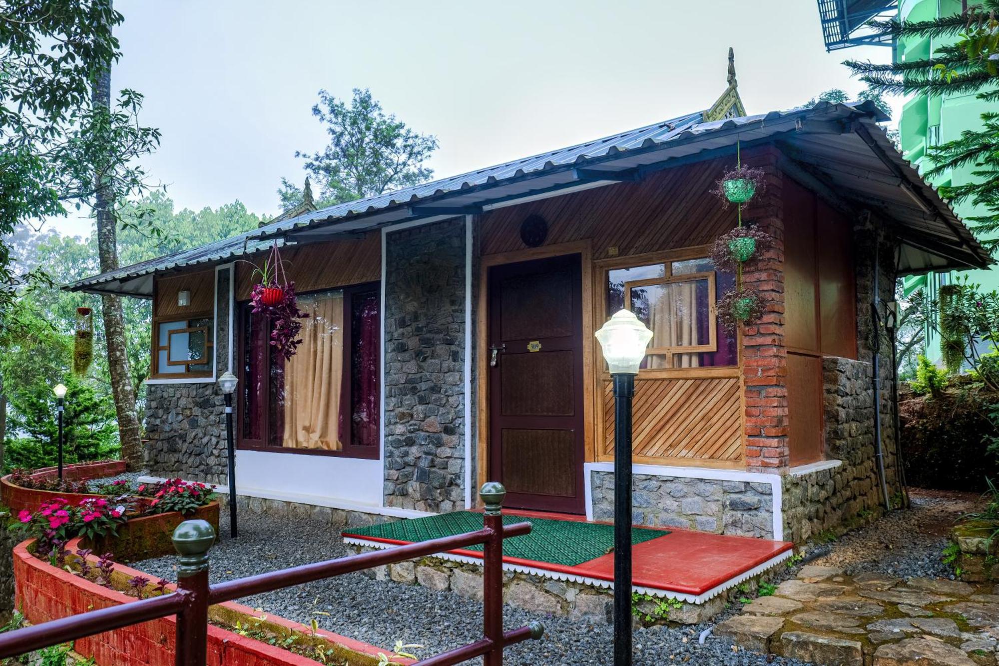 Отель Exotica Holidays Viripara Экстерьер фото
