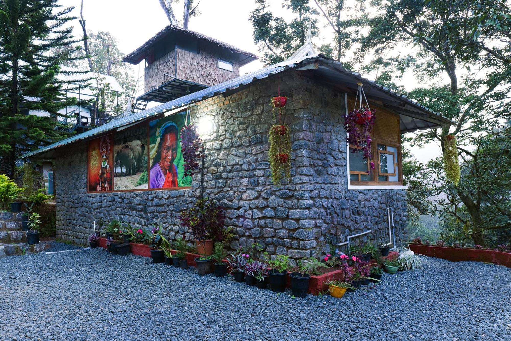 Отель Exotica Holidays Viripara Экстерьер фото