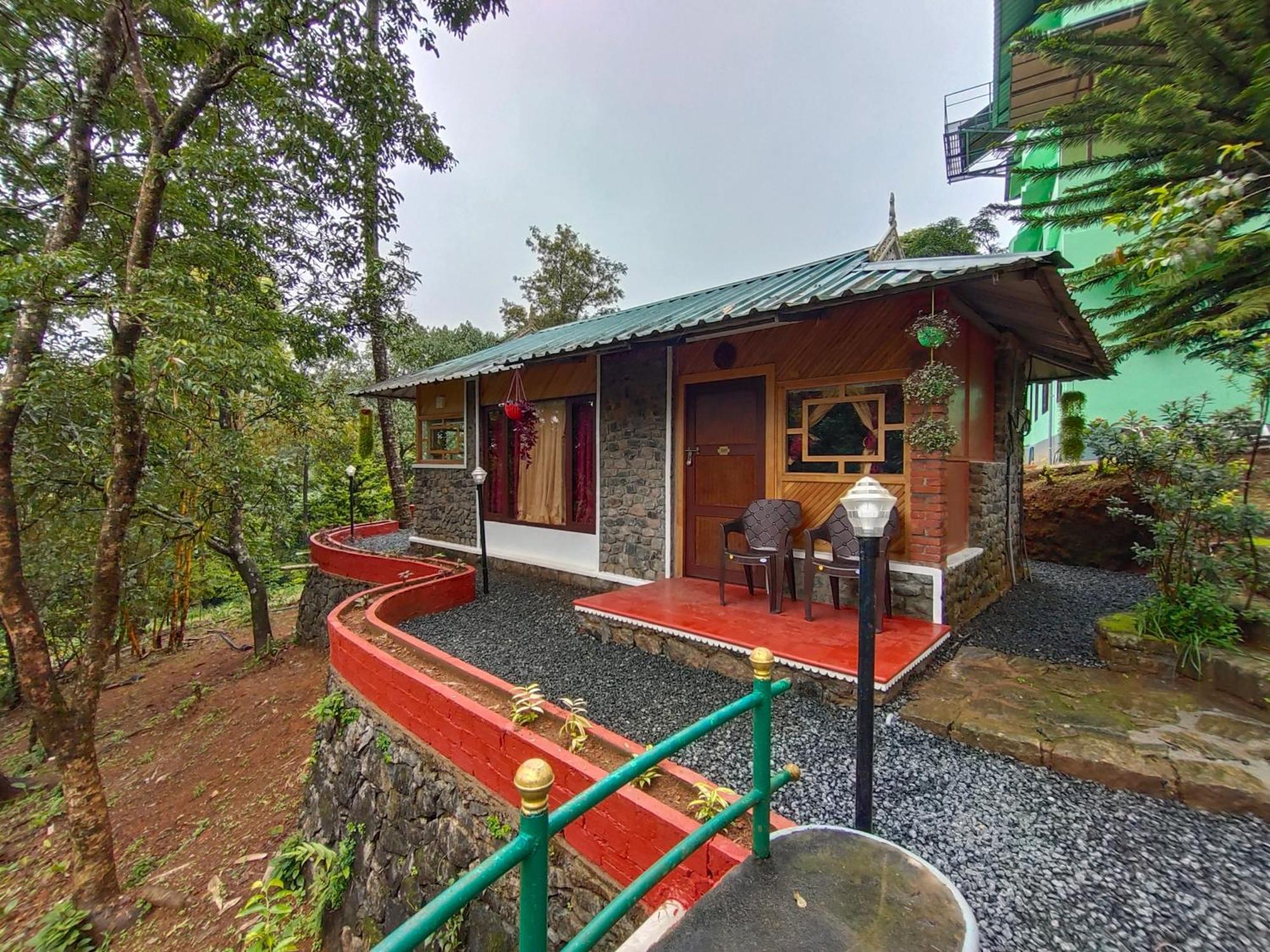 Отель Exotica Holidays Viripara Экстерьер фото