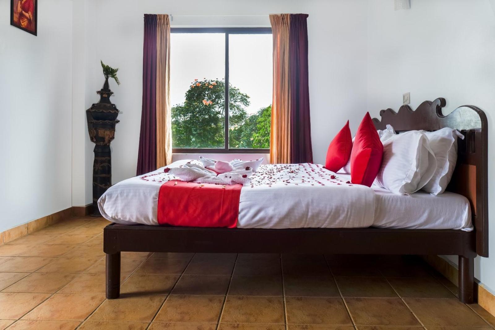 Отель Exotica Holidays Viripara Экстерьер фото