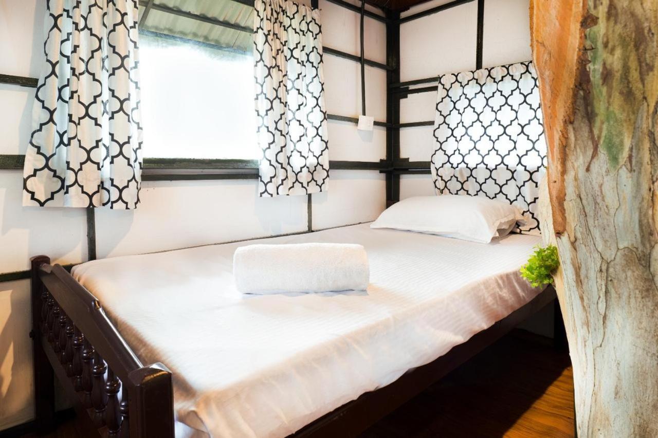 Отель Exotica Holidays Viripara Экстерьер фото